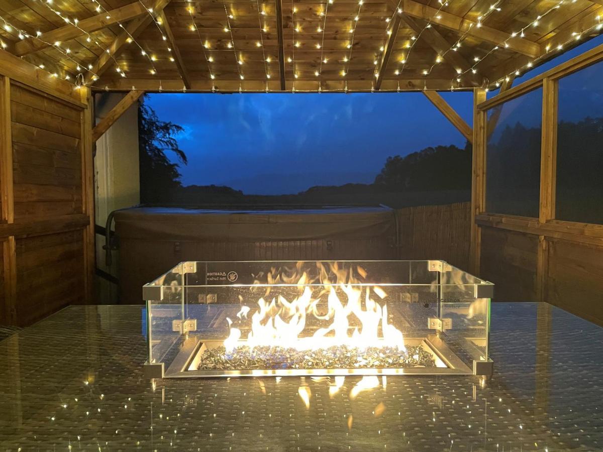 Finn Village "Mountain View Cottage" Private Garden, 9-Seater Hot Tub, Firepit & Pizza Stove Drymen Exterior photo