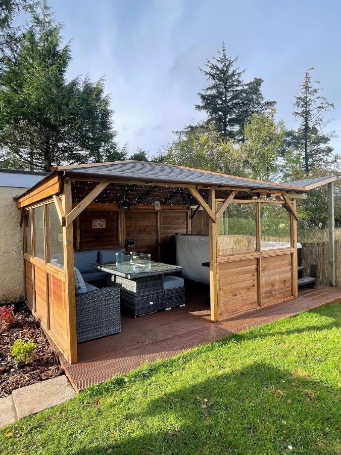 Finn Village "Mountain View Cottage" Private Garden, 9-Seater Hot Tub, Firepit & Pizza Stove Drymen Exterior photo