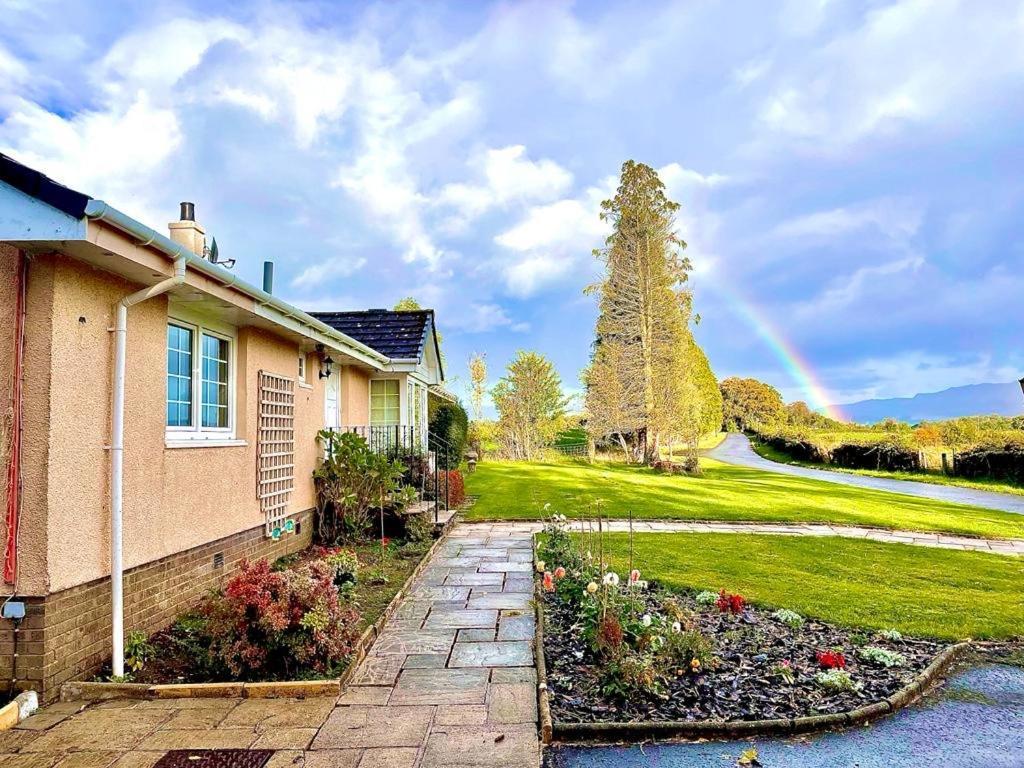 Finn Village "Mountain View Cottage" Private Garden, 9-Seater Hot Tub, Firepit & Pizza Stove Drymen Exterior photo