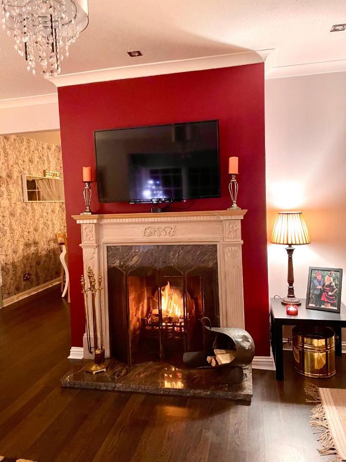 Finn Village "Mountain View Cottage" Private Garden, 9-Seater Hot Tub, Firepit & Pizza Stove Drymen Exterior photo