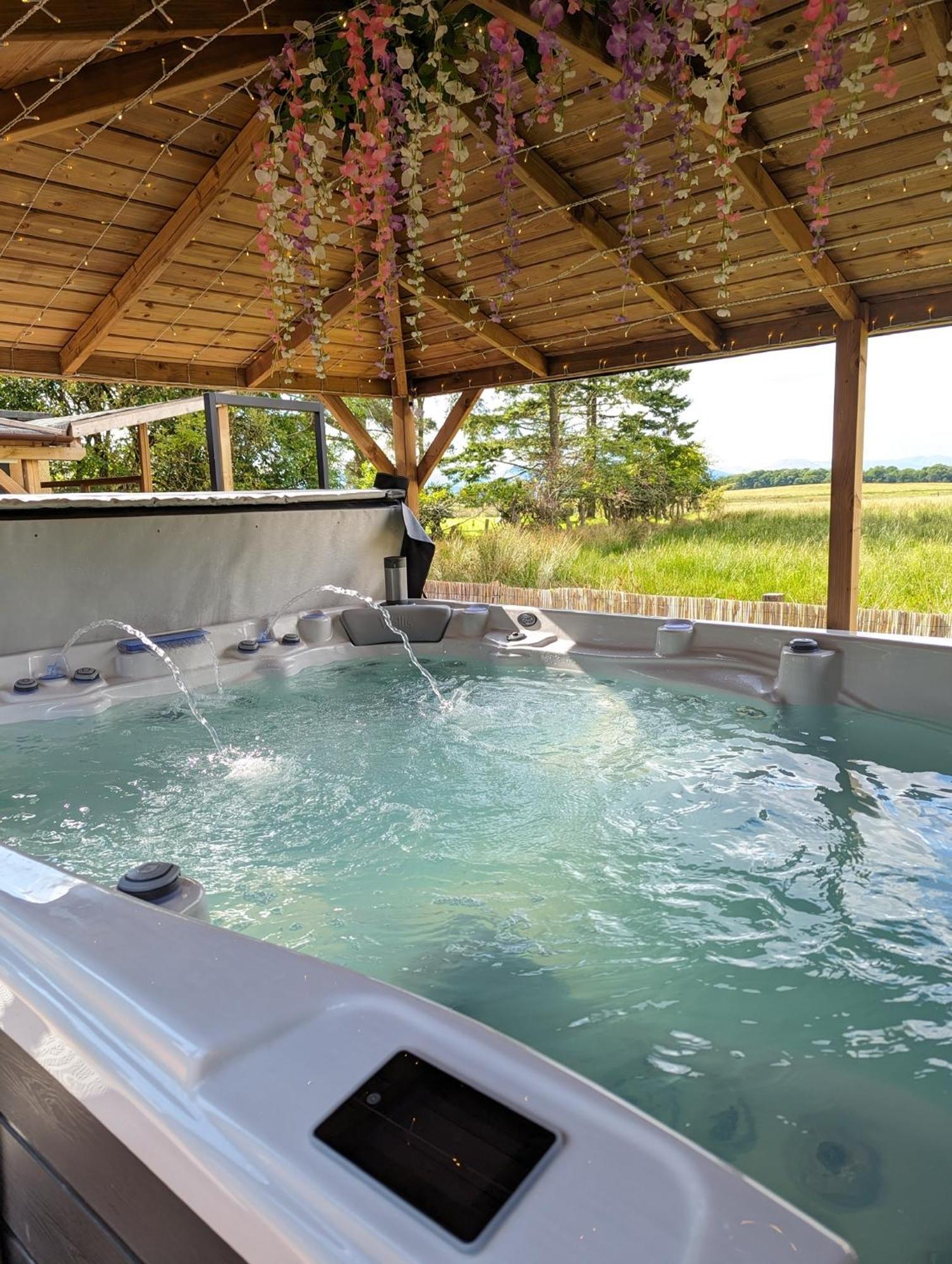 Finn Village "Mountain View Cottage" Private Garden, 9-Seater Hot Tub, Firepit & Pizza Stove Drymen Exterior photo
