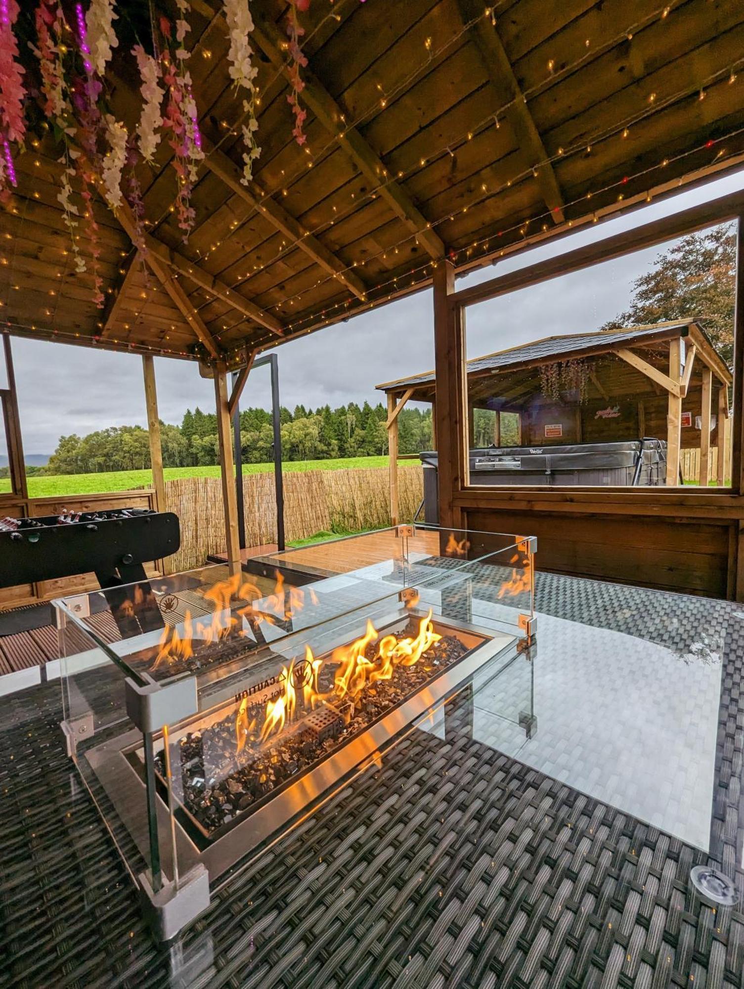 Finn Village "Mountain View Cottage" Private Garden, 9-Seater Hot Tub, Firepit & Pizza Stove Drymen Exterior photo