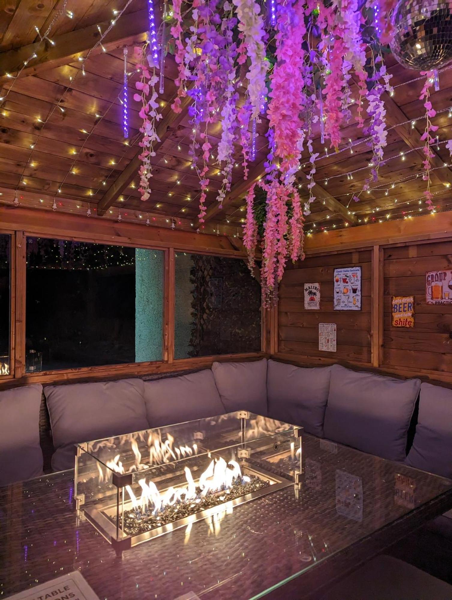 Finn Village "Mountain View Cottage" Private Garden, 9-Seater Hot Tub, Firepit & Pizza Stove Drymen Exterior photo