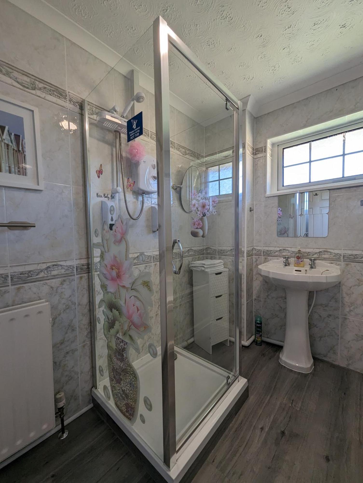 Finn Village "Mountain View Cottage" Private Garden, 9-Seater Hot Tub, Firepit & Pizza Stove Drymen Exterior photo