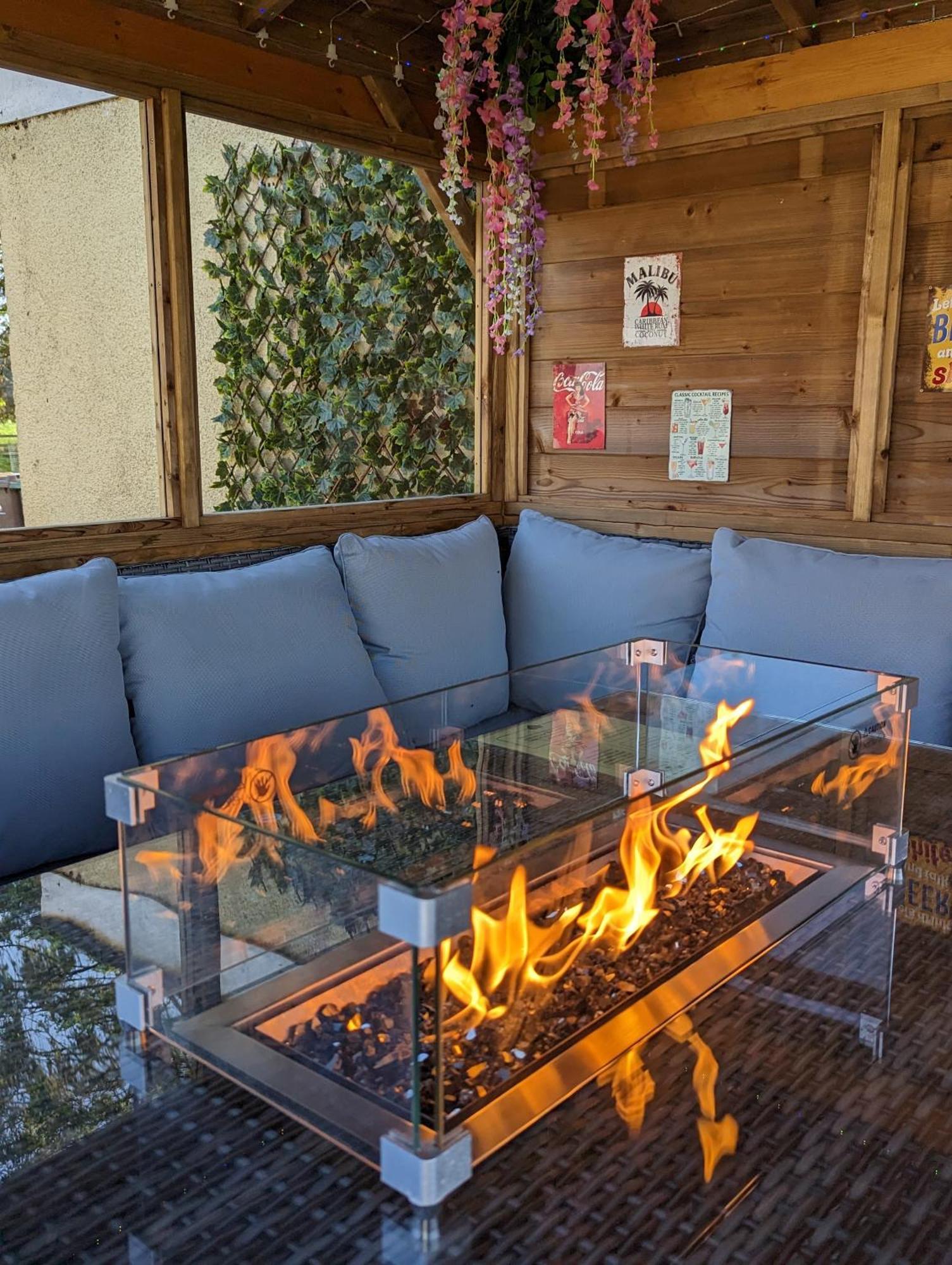 Finn Village "Mountain View Cottage" Private Garden, 9-Seater Hot Tub, Firepit & Pizza Stove Drymen Exterior photo