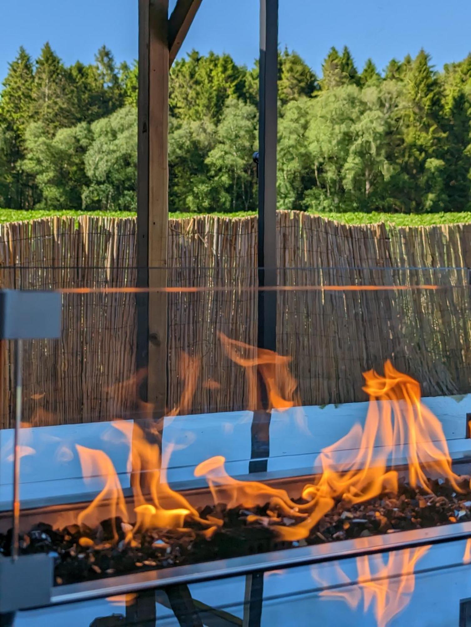 Finn Village "Mountain View Cottage" Private Garden, 9-Seater Hot Tub, Firepit & Pizza Stove Drymen Exterior photo