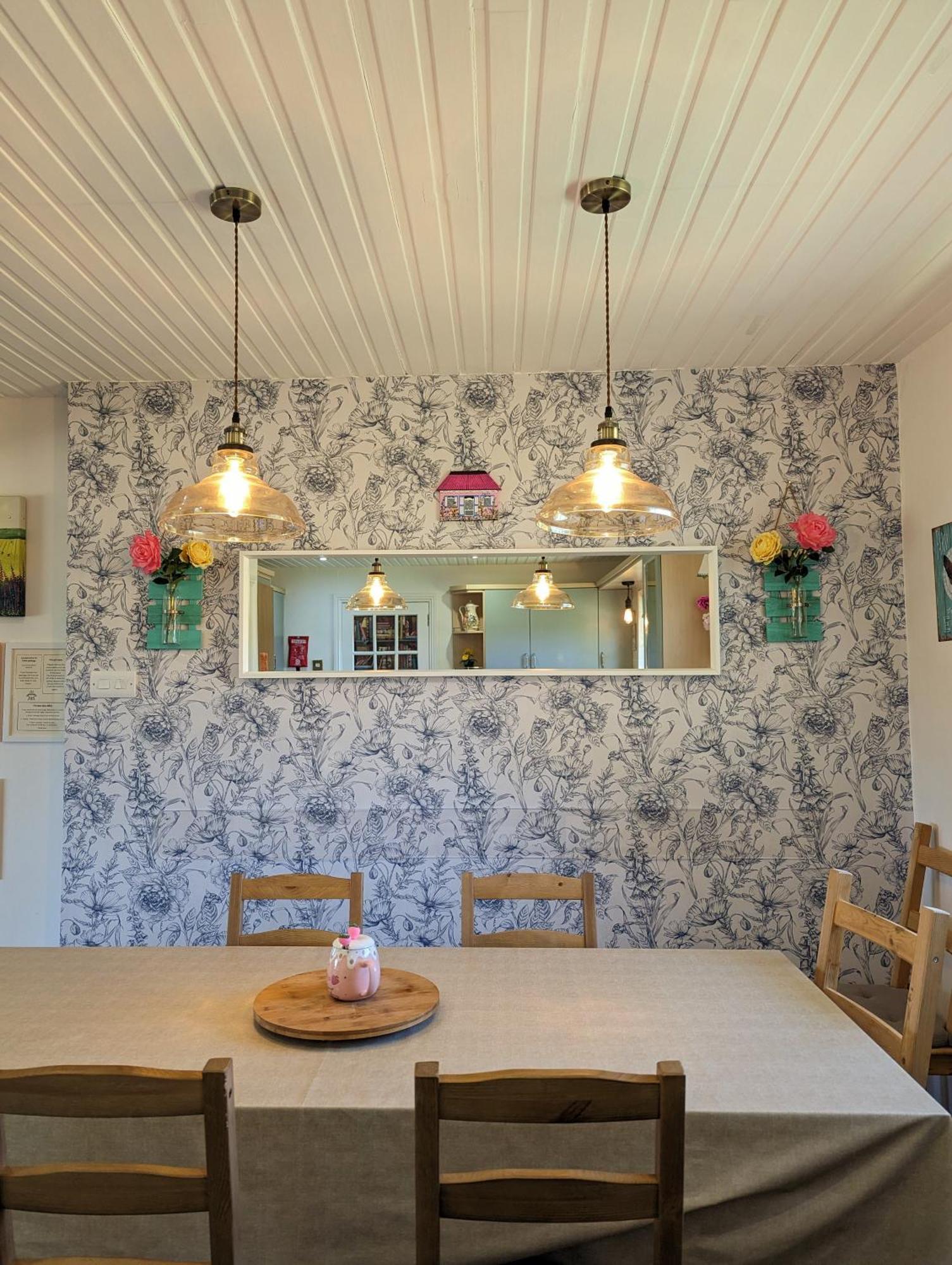 Finn Village "Mountain View Cottage" Private Garden, 9-Seater Hot Tub, Firepit & Pizza Stove Drymen Exterior photo