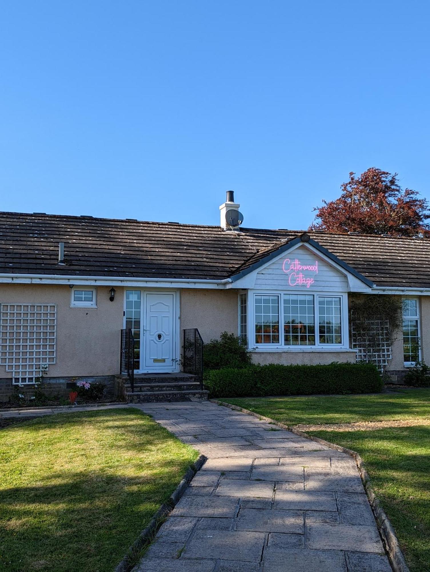 Finn Village "Mountain View Cottage" Private Garden, 9-Seater Hot Tub, Firepit & Pizza Stove Drymen Exterior photo